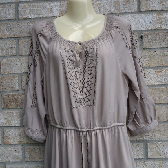 SIZE L. Anthropologie Maeve embroidered dress. - Picture 2 of 16
